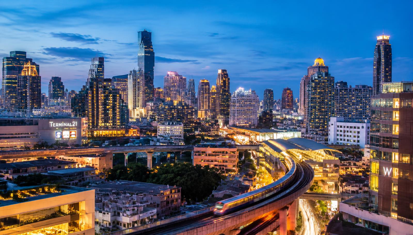 Bangkok city highlights along the Chao Phraya River